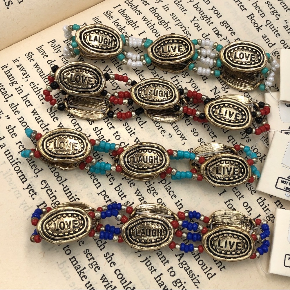 🍀 Live laugh Love Seed Bead Bracelet